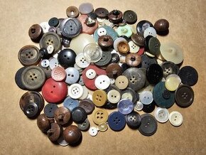 3. Mix historických a retro knoflíků