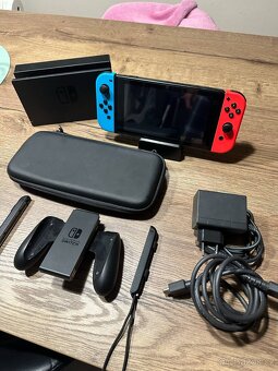 Nintendo switch + příslušenství