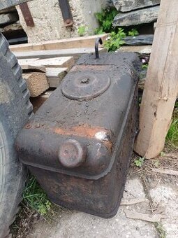Nádrž na hydrauliku tatra 815
