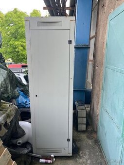 Starý IT rack