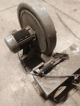 Ventilator s elektromotorem