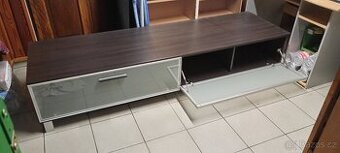 stolek pod TV