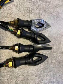 4x LED moto blinkry, svítí modře