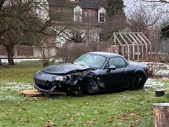 Havarovaná Mazda MX-5 NC PRHT 2011