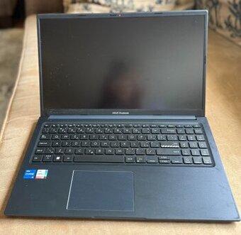 Notebook ASUS Vivobook 15 - jako nový v záruce