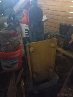 Hydraulické kladivo bagr nakladač