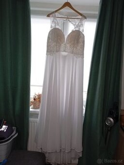 Dámské svatební šaty