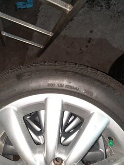 Originální. Alu  sharan a nové zimní pneumatiky