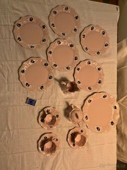 servis růžového porcelánu