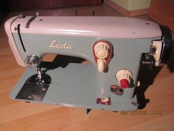 Šicí stroj LADA 238