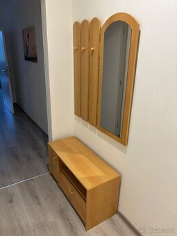 Botník se zrcadlem a věšákem