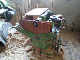 Prodám - kombinovaná kotoučová pila se spodní frézkou