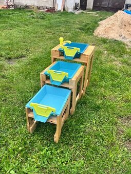 Sada stolu na hrani s vodou