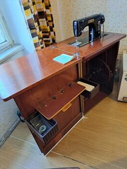 Prodám šicí stroj skříňový LADA 126