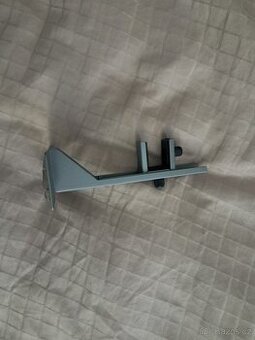 stojánek na grafickou kartu kovový