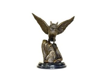 SOVA Z BRONZU NA MRAMOROVÉM PODSTAVCI