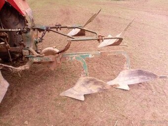 Pluh dvouradličný otočný