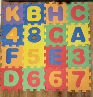 pěnové puzzle 4x4 čísla a písmena