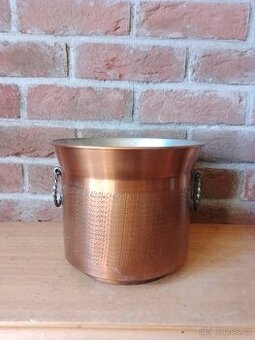 Měděný květináč