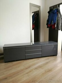 TV stolek / komoda IKEA Bestå Burs v hezkém stavu