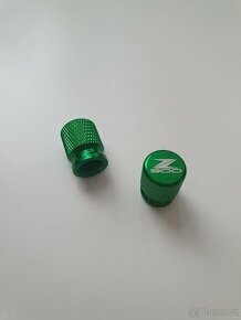 Kawasaki Z900 kryty na motorku na pneumatiky