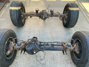 Přední a zadní náprava Nissan Patrol Y61