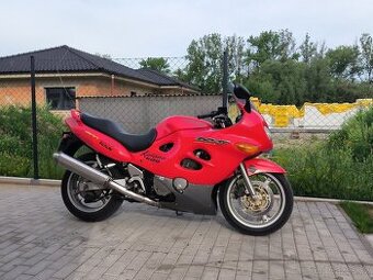 Suzuki GSX 600 F