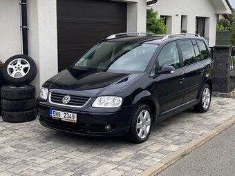 Volkswagen Touran 2.0 TDI, 6-kvalt, klimatizace, 2 sady kol