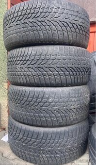 Nokian Tyres WR Snowproof 235/35 R19 91W.