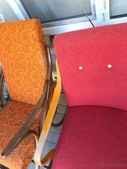 Houpací křeslo a dvě klasické 50 léta