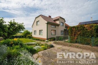 Prodej rodinného domu 7+1 v obci Nový Přím