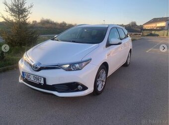 toyota auris hybrid