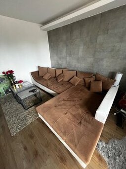 Gauč + jídelní stůl se 4 židlemi – komplet 6 500 Kč
