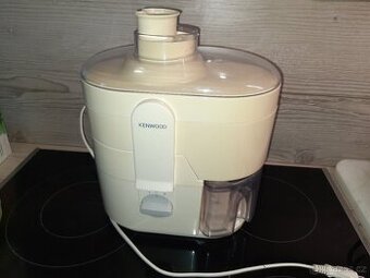 Odšťavňovač Kenwood JE510 plně funkční