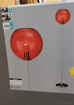 Vysoká stojací lampa