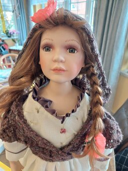 Porcelánová sběratelská panenka