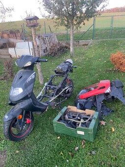 Prodám skůtr na díly