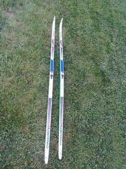 Běžecké lyže Atomic