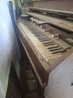 Prodám funkcni stare harmonium