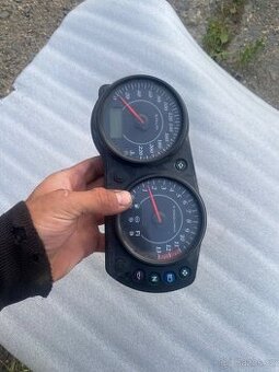 Budíky Kawasaki er6