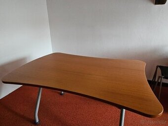 Kancelářský stůl