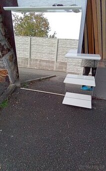 KOUPELNOVÉ ZRCADLO A SKŘÍŇKA