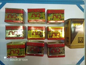 Staré plechovky na čaj a kakao