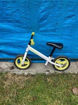 BTWIN ODRÁŽEDLO RUNRIDE 100 BÍLÉ