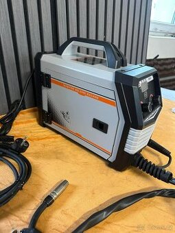 (951) invertorovou svářečku MIG/MAG/MMA/TIG-160C.