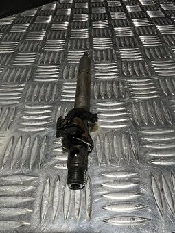 // Vstřikovače Mercedes OM 646 Delphi//