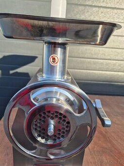 Mlýnek na maso 22" Řeznický vlček , řezačka masa