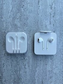 Sluchátka Apple EarPods s konektorem Lightning