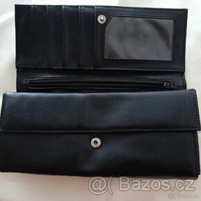 Černá koženková peněženka