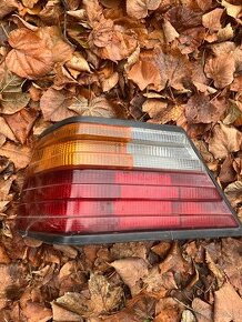 Zadní světla mercedes W124